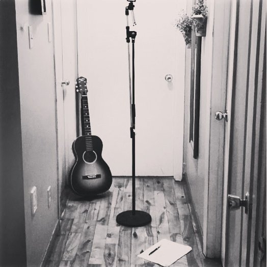 ADIHallway's tweet photo. Hmmm... what to write!!?? 

#songwriting #music #stressrelief https://t.co/FOOOlJF2mb