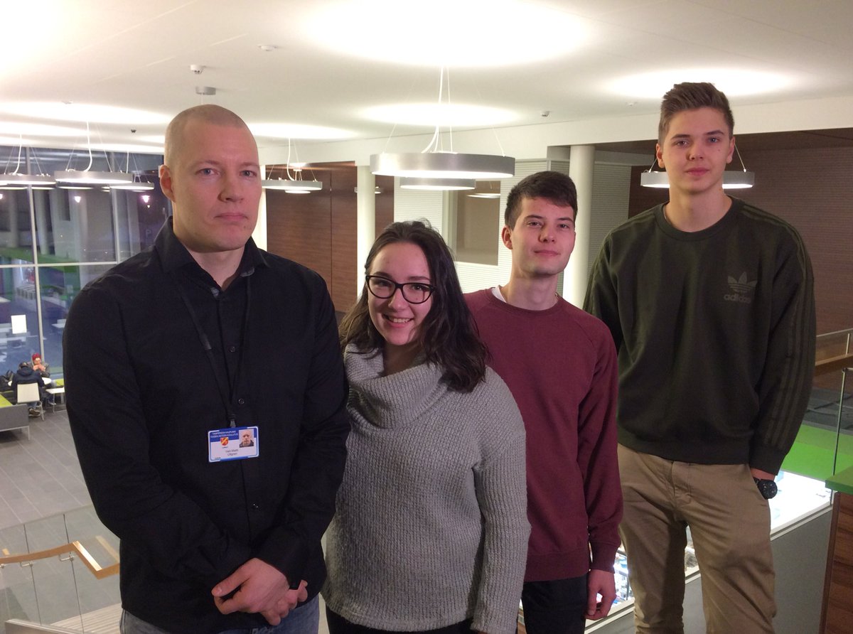 marivesanummi's tweet photo. #Tampere #Hervanta #lukio #Teklu ope & nuoret ekakertalaiset #kuntavaalit äänestäjät #tampereenaamu'ssa nyt. Kiinnostaako nuoria äänestää? https://t.co/XP4lqzyLAc