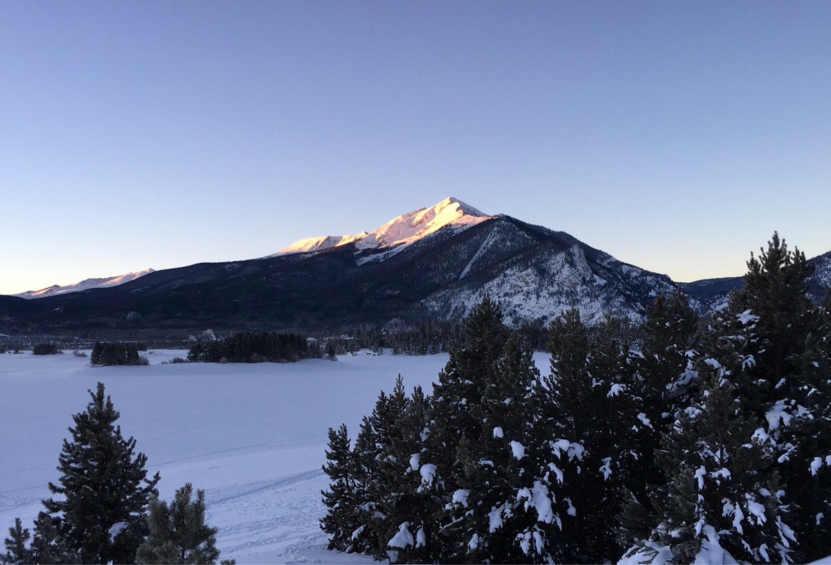 eddiesummithome's tweet photo. Looking forward to some sunny days this week and beautiful morning light on Peak One @TownofFrisco https://t.co/rWHpeFrg7P