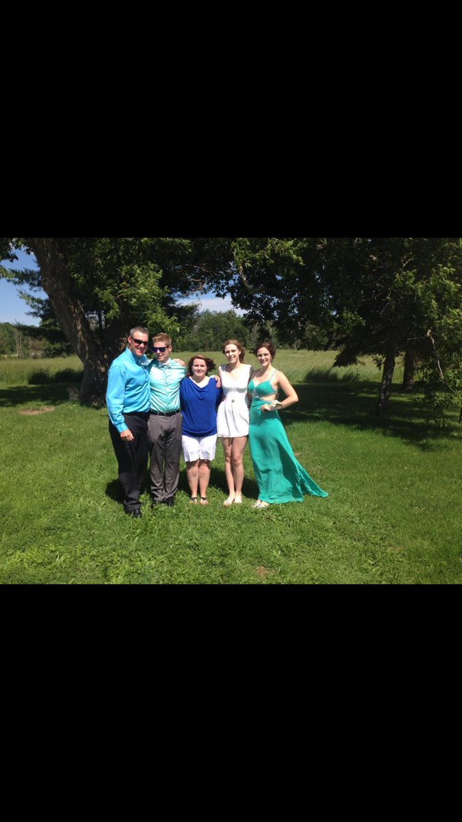 taylorhughson13's tweet photo. #BellLetsTalk about how much I love and appreciate my family ☺💞 https://t.co/mWx6ss4DdO