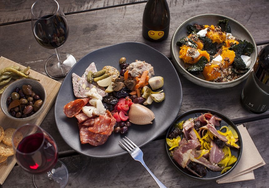 tasmania's tweet photo. How to spend 24 tasty hours in @HobartandBeyond: https://t.co/NS5dKivLzX via @Broadsheet_Syd @JetstarAirways #discovertasmania https://t.co/FnaLgajx7G