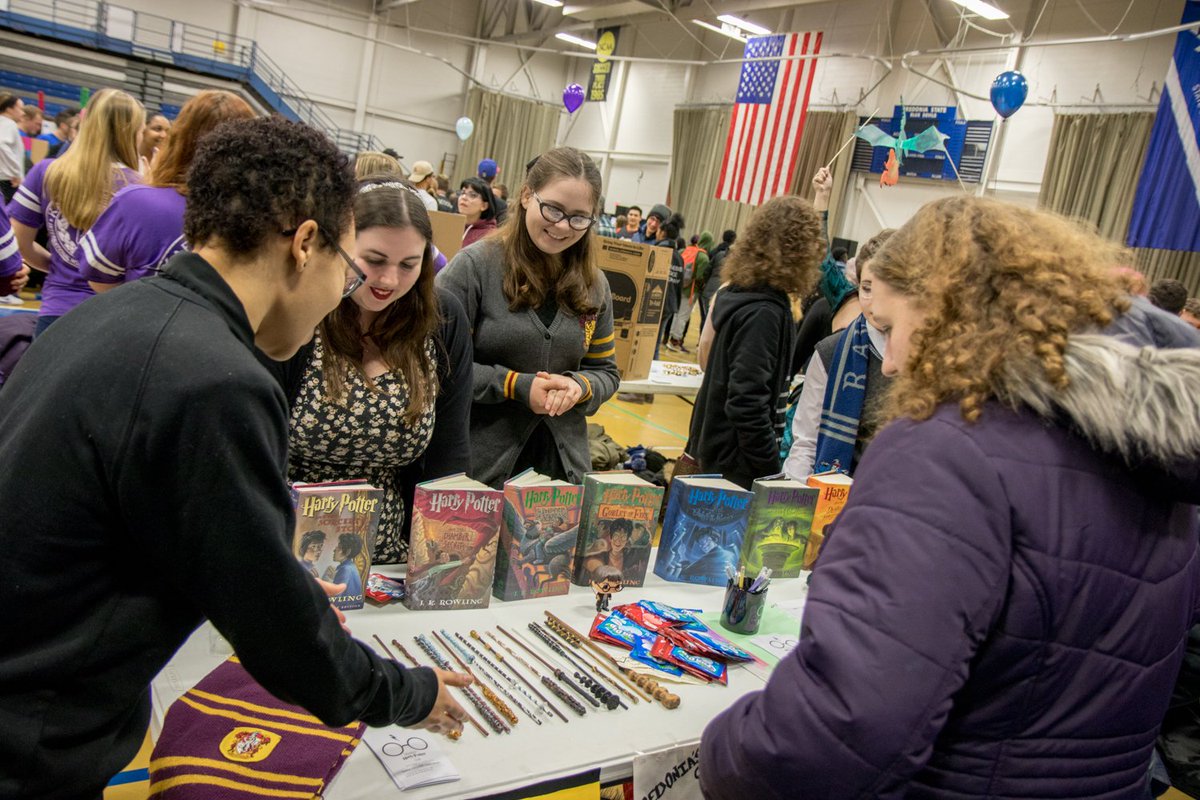FredoniaU's tweet photo. Another great turnout for Activities Night! Thank you @SpectrumFred! #FREDlife #Fredonia #studentlife https://t.co/x00BdgGysT