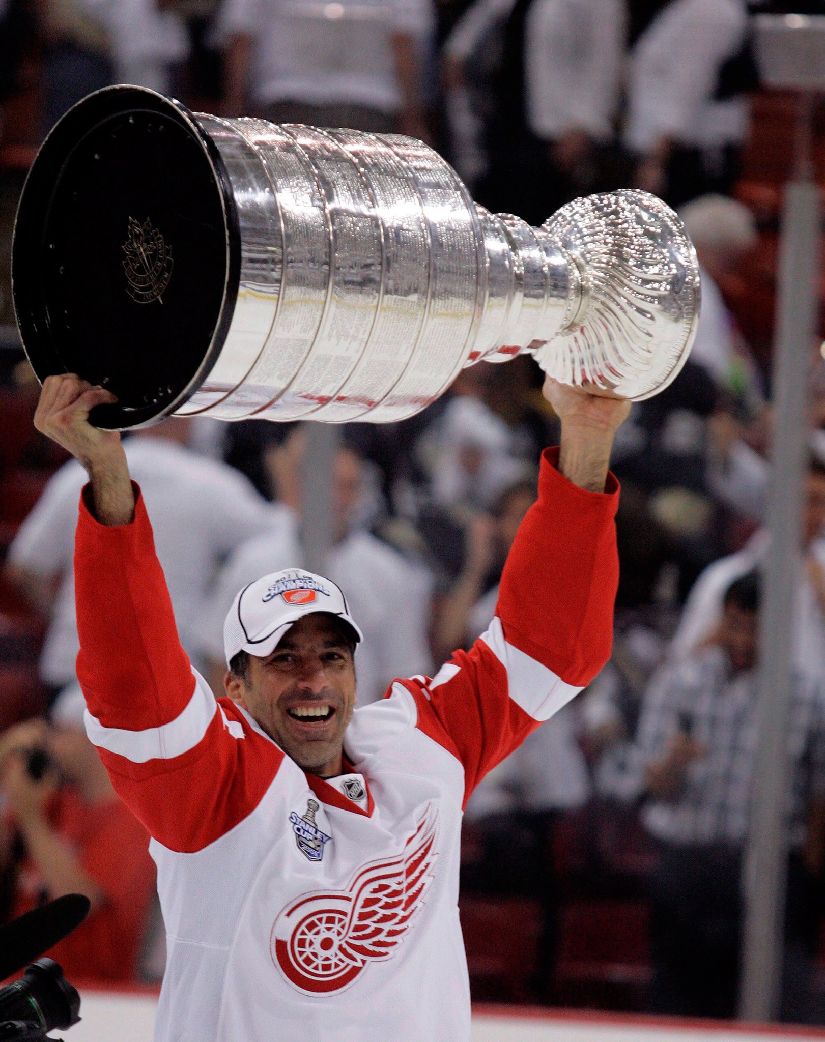 Happy Birthday to the greatest American born defenseman in NHL history, Chris Chelios! 