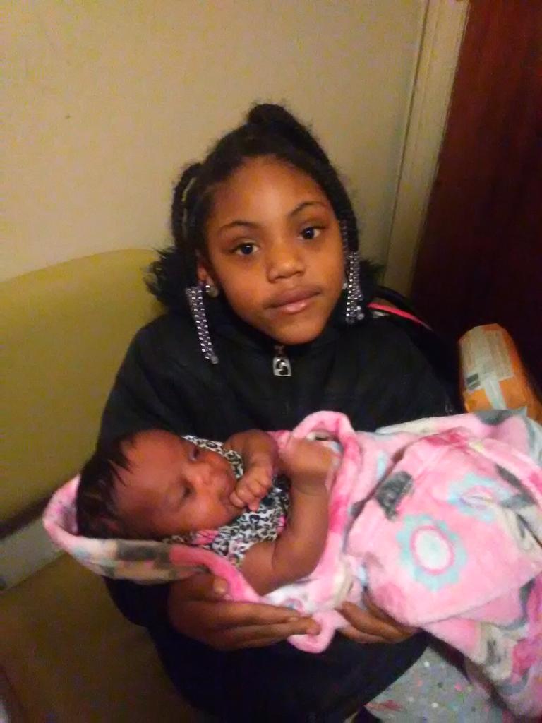 _NyyMarie's tweet photo. Sisters 😊 https://t.co/dXjuqwl3Qm