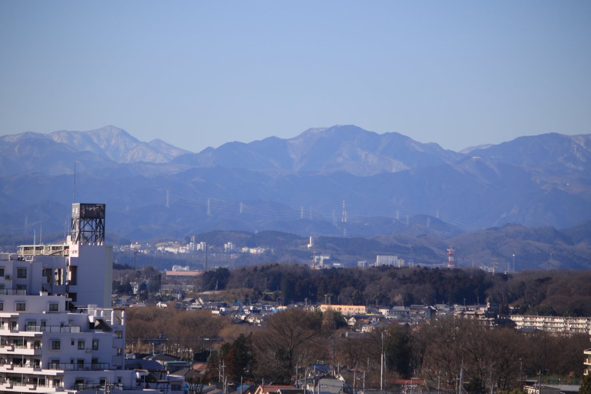 狭山市役所 稲荷山公園から秩父連山を望む 今日はスッキリとした青空が広がっています 稲荷山公園の展望台から秩父の山々がくっきりと見えますよ O 狭山市 狭山市役所 稲荷山公園から秩父連山を望む 今日はスッキリとした青空が広がっています 稲荷山公園の展望台から秩父の山々がくっきりと見えますよ O 狭山市