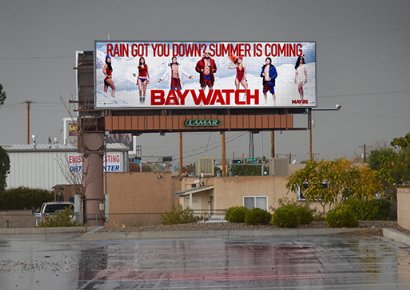 S_kotnala's tweet photo. Summer is coming. @baywatchmovie #billboard that changes message according to the weather Priyanka Chopra #media #traditional #inNoWait https://t.co/VNLsNGTVRZ