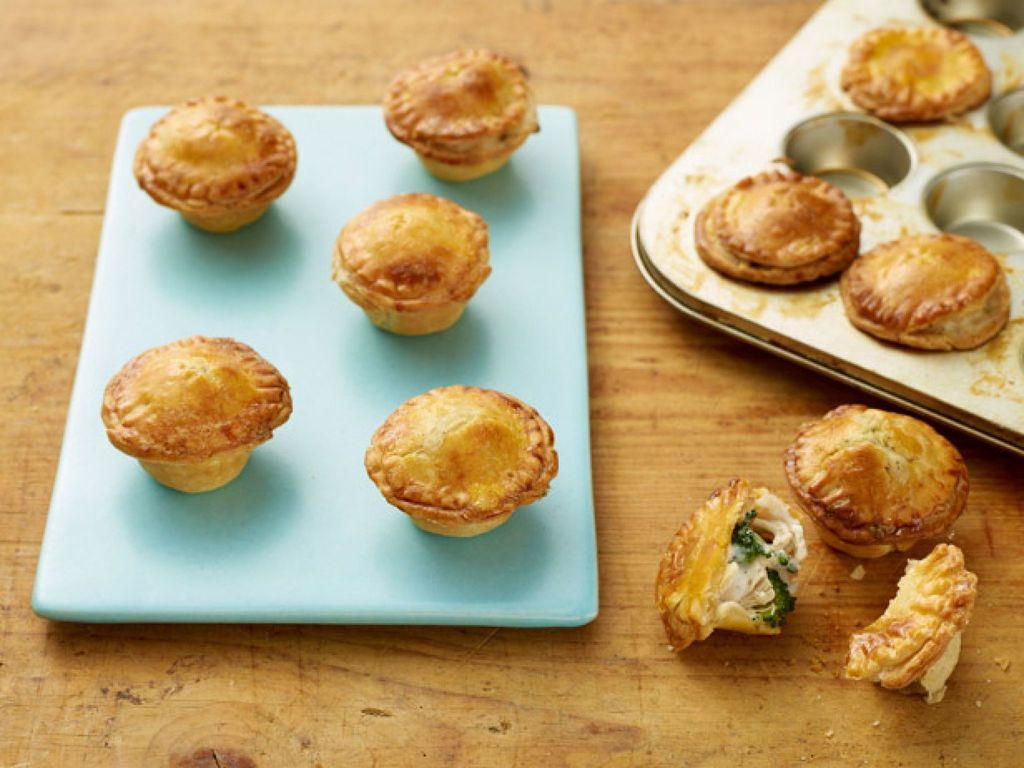 PureWow's tweet photo. Mini Chicken and Broccoli Pot Pies (+ More Family Faves) https://t.co/mjPvCgeVdR https://t.co/tkfBTkqruz