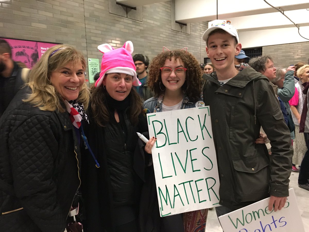 lndeutsch's tweet photo. @_Ms_J @Learn21Tech this one is of me and former Ss. They were on my class as 5th graders. #sfmarch #soproud https://t.co/MYpMRIhOTy