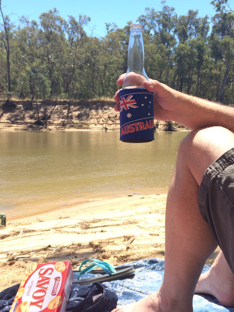 RussellSuze's tweet photo. #AustraliaDay on the Murray Rive. Nice!  @Jas_Russell https://t.co/qyO7VyWJLc
