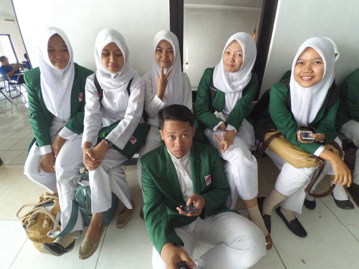 FajarFitriyati's tweet photo. 8 Agustus 2016 *yudisium 😍👏👏 https://t.co/ykZkAeFJ1v