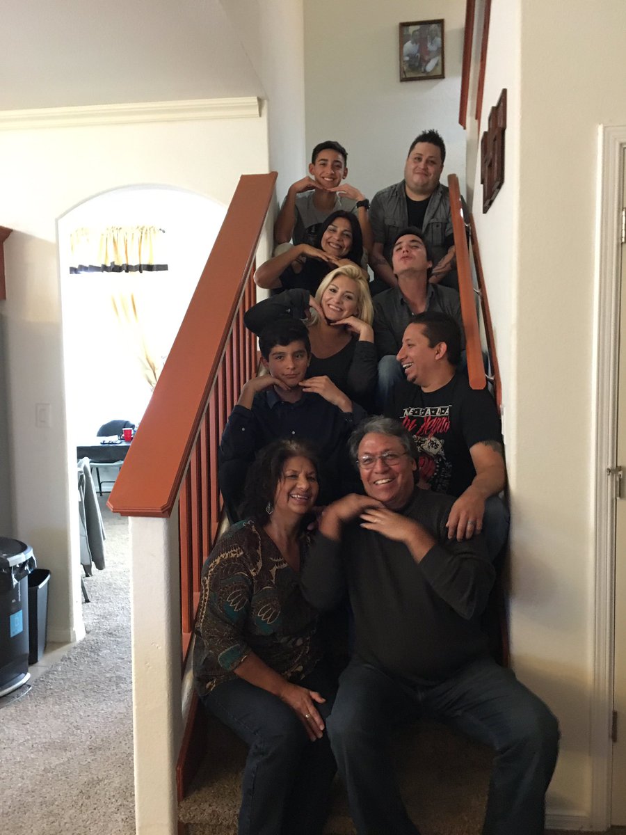 jessesto8's tweet photo. Sometimes my family can be wonderful. #loveoneanother https://t.co/z2Hr7FXQxl