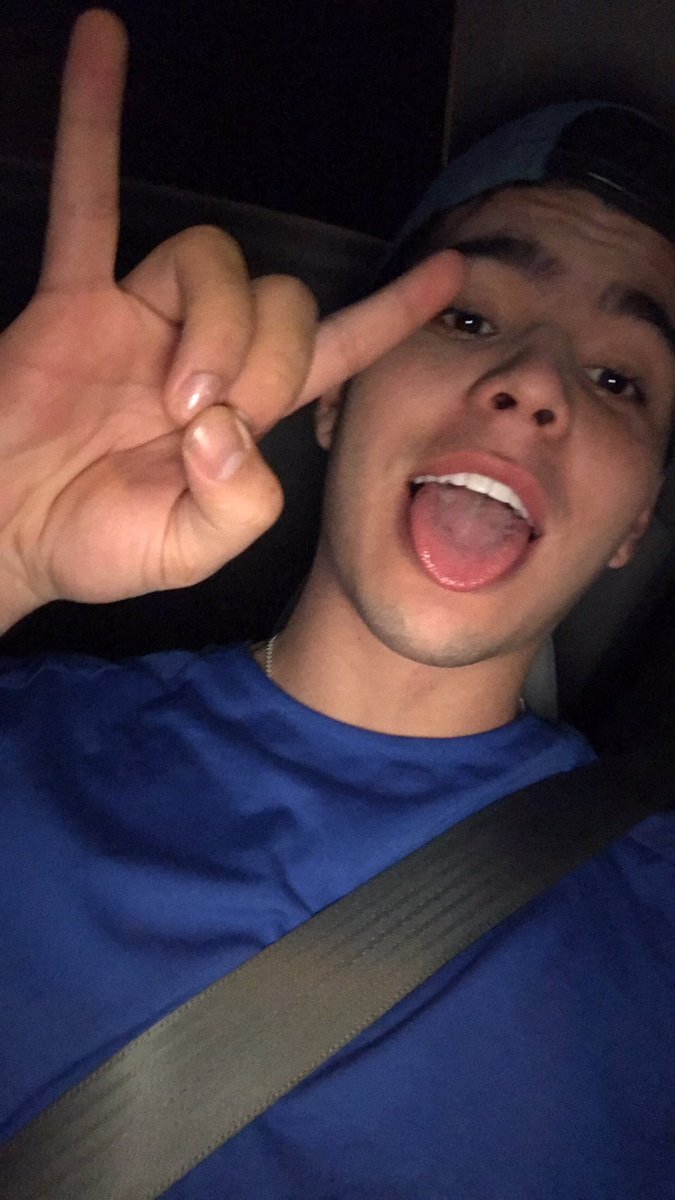 villalobossebas's tweet photo. Buenas noches!🤘🏼✨ https://t.co/WGfW4HqL4q