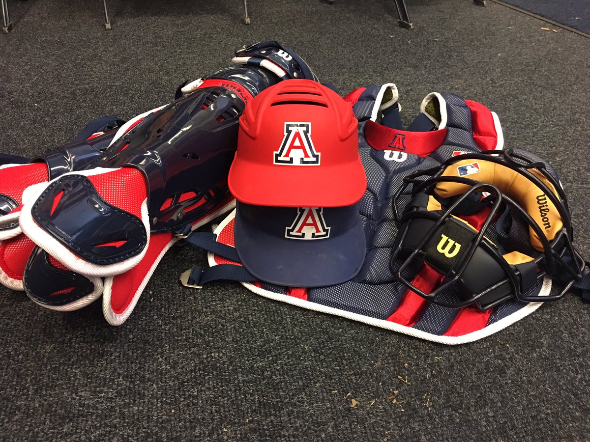These catchers are getting some sweet gear!! <a href="/GonzagaBaseball/">Gonzaga College HS Baseball</a> <a href="/BisonBaseball/">Lipscomb Baseball</a> <a href="/ArizonaBaseball/">Arizona Baseball</a> @UT_Baseball