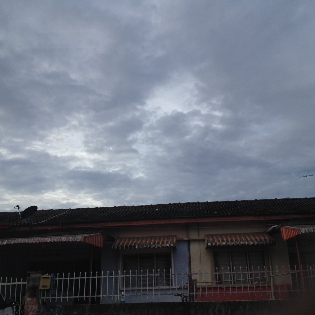 amzarrmuaz's tweet photo. #prayforsegamat and me https://t.co/PULcYv0WOq