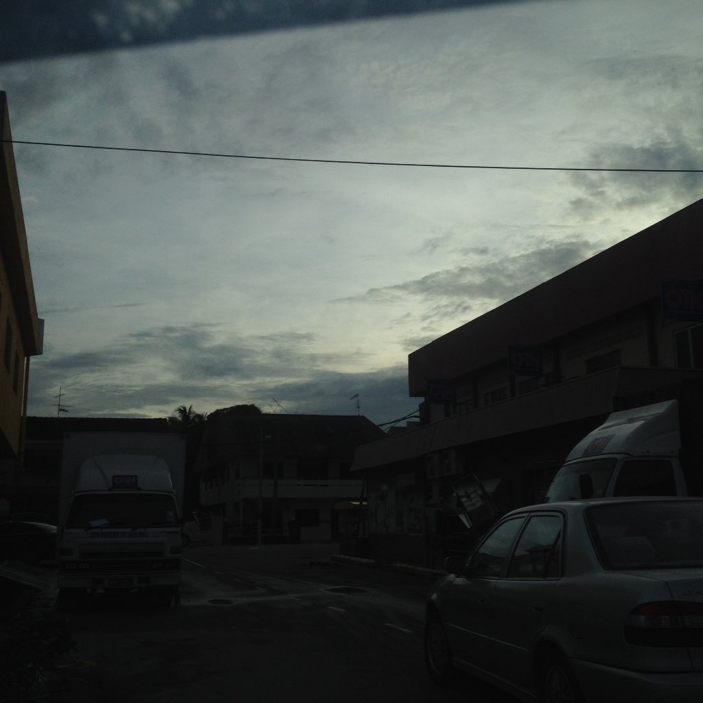 amzarrmuaz's tweet photo. #prayforsegamat and me https://t.co/PULcYv0WOq