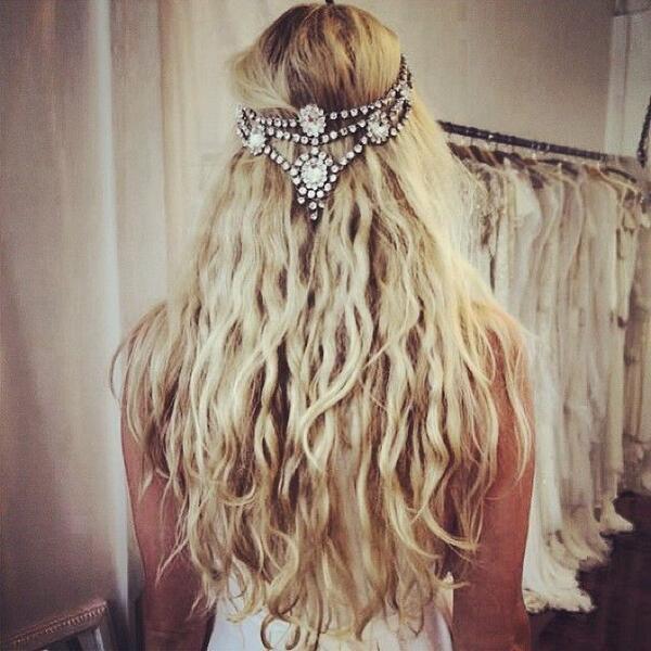WigsDirect_'s tweet image. Jeweled blonde  #fashion #beauty #hair