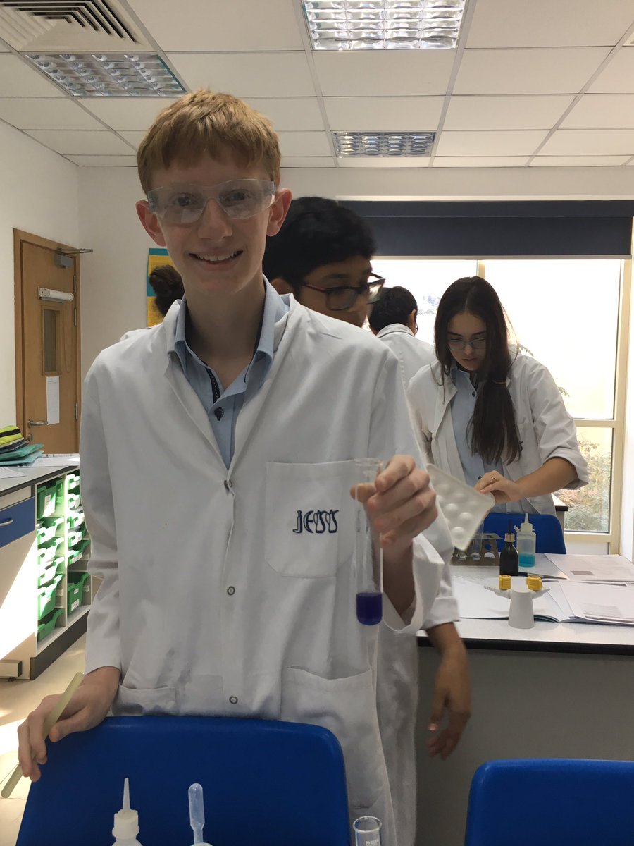 lindsaywilgrove's tweet photo. Year 9 GCSE Bio learning key observational skills testing foods. #JESSProblemSolving #JESSEnquiry #JESSQuestioning @JESSScienceDept https://t.co/6t42bfb3Za