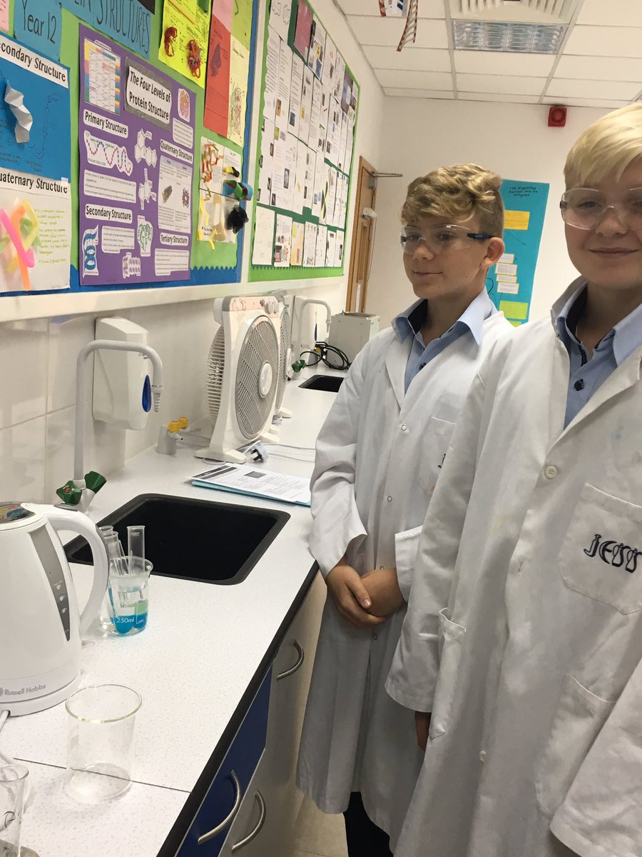 lindsaywilgrove's tweet photo. Year 9 GCSE Bio learning key observational skills testing foods. #JESSProblemSolving #JESSEnquiry #JESSQuestioning @JESSScienceDept https://t.co/6t42bfb3Za