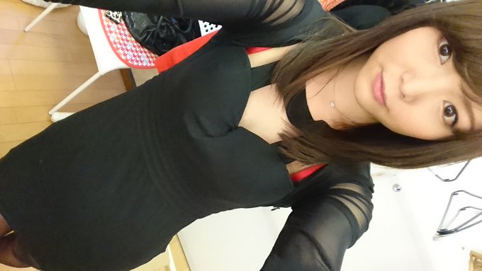 みなさま、こんにちは👋😃 今日は暖かいね～＼(^^)／ 昨日は朝5時に家を出て仕事に向かったけど、今日は今出勤中でございます🌸 冬の5時はツラい！なのに人は多かったよ💦世の人々は大変だ😵 最近の写メ！ 小谷みのりちゃんとは<a href="/tag/aknr"class="tags"><span>#aknr</span></a>