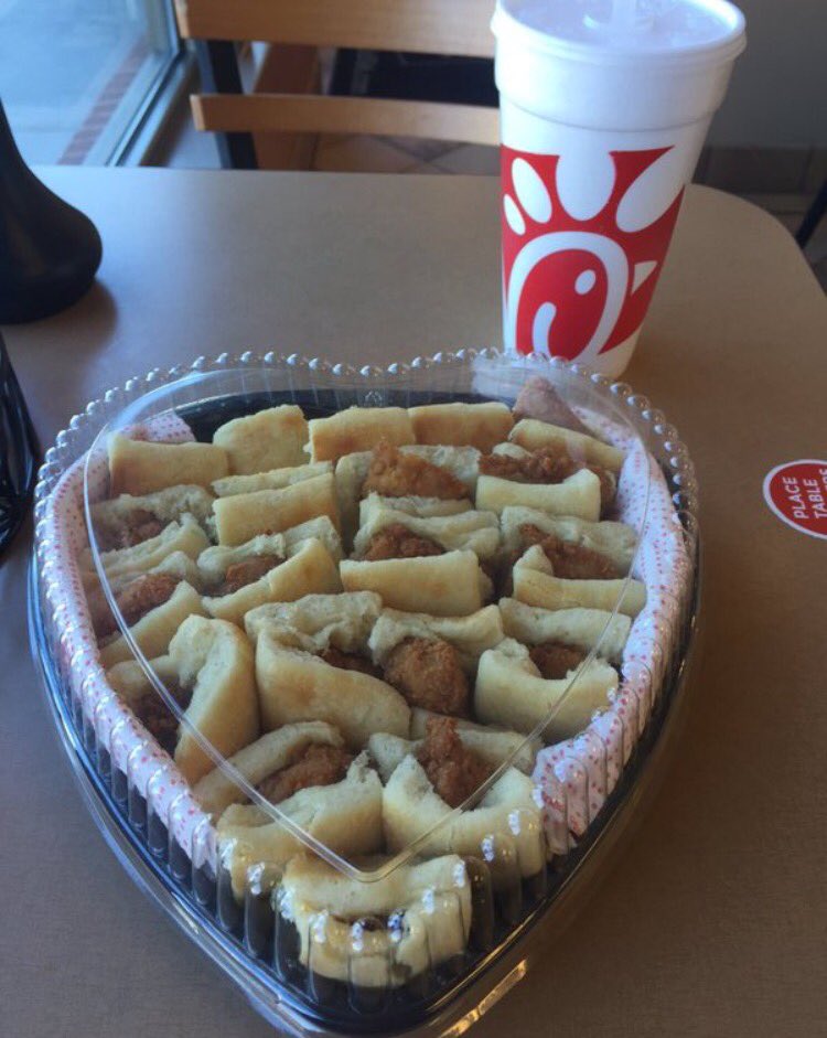 devynhi's tweet image. Chick fil a taking Valentine's Day to a whole new level, honestly I've never wanted anything more.