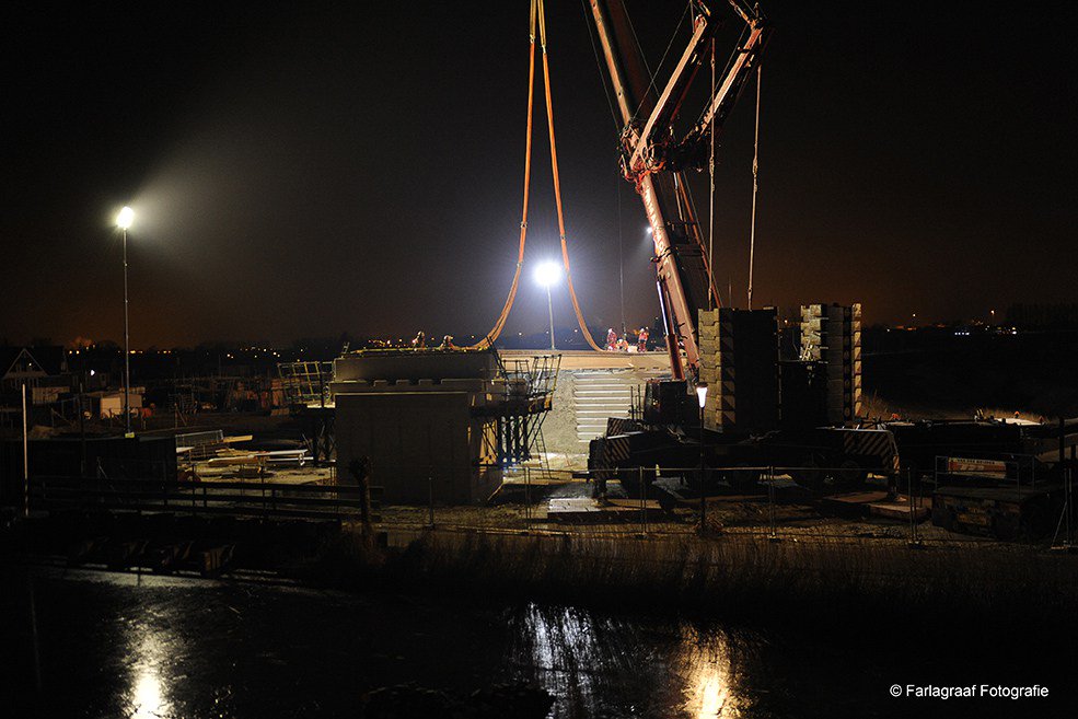 Bouw brug Wilgenrijk verloopt voorspoedig oogopmaassluis.nl/2017/01/26/bou…