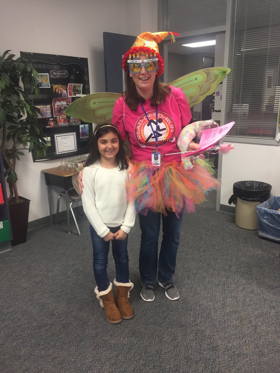 Mrsmitrickde's tweet photo. Love the birthday book fairy! #kdepride @KDELibrary https://t.co/Px9LXytX6x
