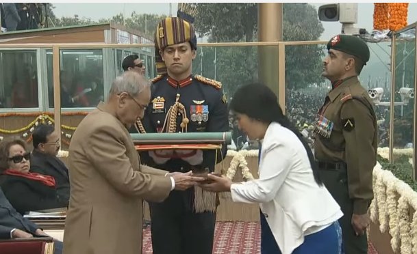 dna's tweet photo. Ashok Chakra (Posthumous) for Havildar Hangpan Dada. Award was received by his wife Chasen Lowang Dada. https://t.co/uoqpx2g9tb https://t.co/1T6IpTYNk9