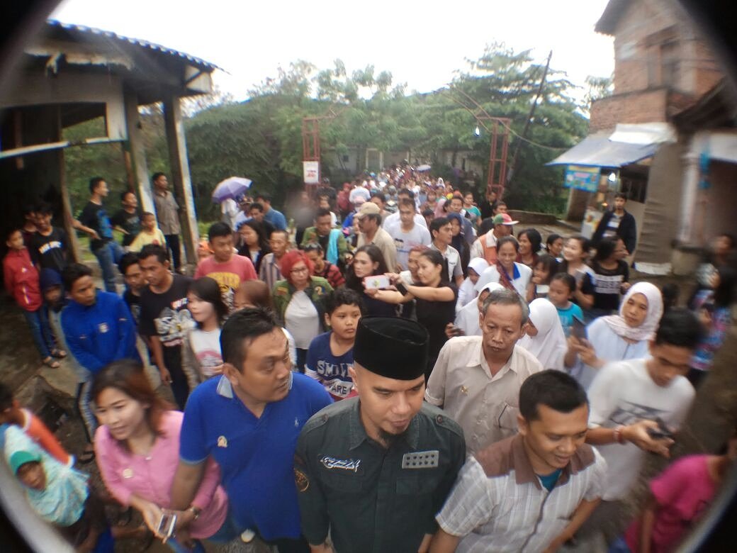 JJS dibawah rintik hujan di daerah Harja Mekar Bekasi
#ADP #PilkadaKabBekasi2017 #SaduddinDhani #CoblosNo2 #BekasiSAH #BekasiBerjaya