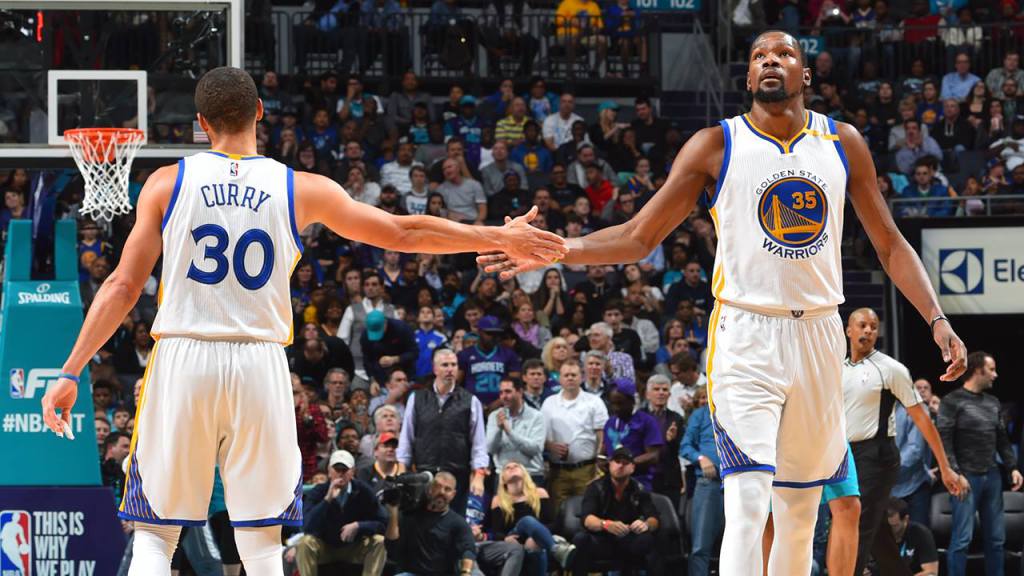 PhilCanInquirer's tweet photo. Durant, Curry lead Warriors over Hornets 113 103 https://t.co/AZ7SHvGmuR https://t.co/Ld0CgX2pvD