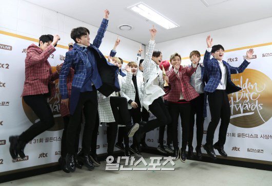 SeventeenFY's tweet photo. [.] @GoldenDisc_en: [#31stGDA] Congrats👏💐 #SEVENTEEN the #31stGoldenDiscAwards #AlbumDivision💿🏆 https://t.co/zKD8i4EVeN