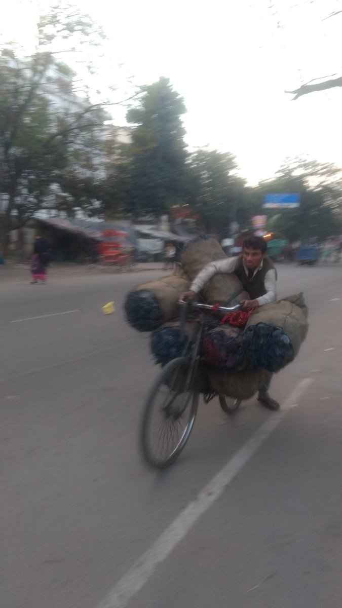 sidagarwal's tweet photo. Early morning scenes in #Dhanbad. This city didn't fail to live up to the descriptions. #Coal #MoreCoal #People #EverydayIndia https://t.co/ApDM6qmETC