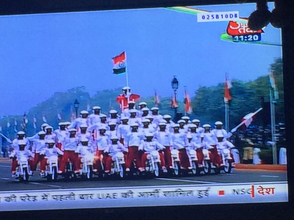 ImTyagiAmit's tweet photo. 15 motorcycles 60 persons!! #pyramidFormation #RepublicDay https://t.co/dYRZyb84cy