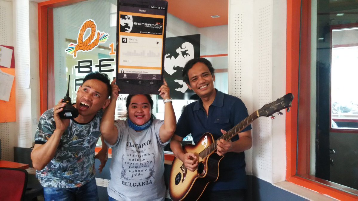 Jangan geser gelombang, pantengin #pantunceplasceplos w/ <a href="/CablakBensRadio/">CablakBensRadio</a> &amp; <a href="/iingz87/">iingz demplon</a> ampe kelar di <a href="/BensRadio/">bensradio</a> prod <a href="/ali_musaid1/">Ali Musaid</a> berangkaaat