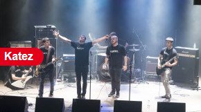 EITBofiziala's tweet photo. RT @gaztea: Entzun  @kateztaldea -ren  "Denbora" abesti berria https://t.co/bMX0UUIfAZ https://t.co/NGhsRIoiMM