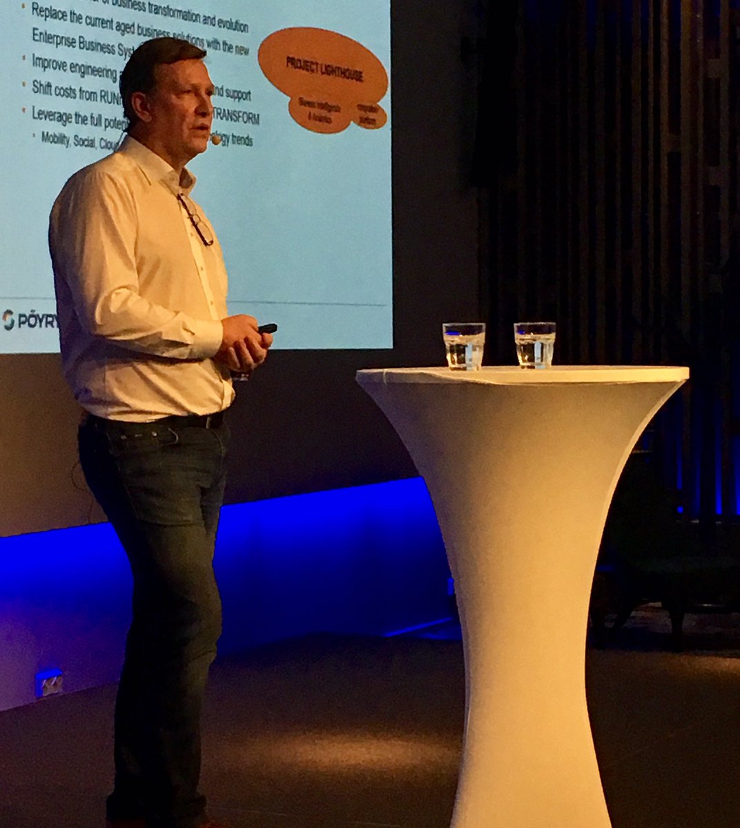 manageBT's tweet photo. @VesaErolainen kun haluat tehdä #IT 'ssä pieniä tai suuria ihmeitä, keskity ihmisiin. #djp2017 #thm https://t.co/R8SBdd4bXh