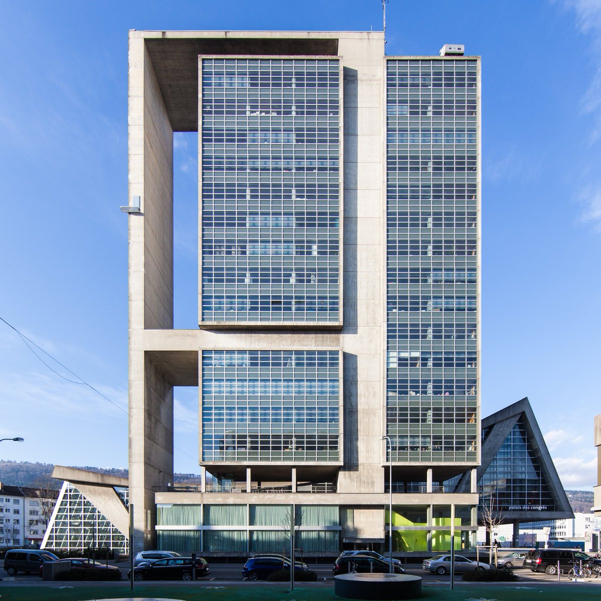 Regard sur les villes: Faszinierende Schweizer #Stadtansichten (No. 3): Kongresshaus in <a href="/BielBienne_off/">Biel/Bienne</a> . (Bild: <a href="/lerichti/">Philipp Heer</a>)