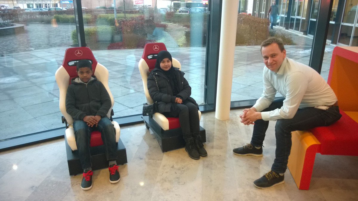 VodafoneZiggo's tweet photo. Abdullah en Roja zijn vandaag de baas bij #VodafoneZiggo en maken kennis met @martinjongde #BaasvanMorgen #JINC https://t.co/tbAe7rIszY
