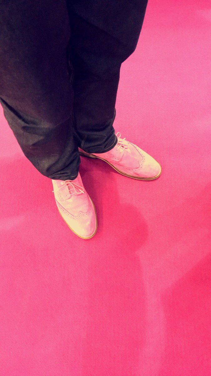 ShardePassos's tweet photo. Not sure where @toyologist feet have disappeared to?! @PlaytimePRLtd #ToyFair2017 https://t.co/gBiIC6sGGD