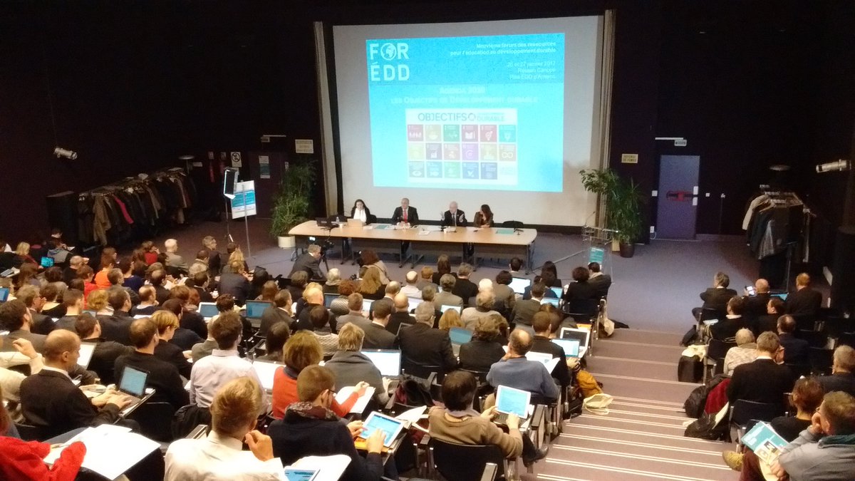 franck_lambin's tweet photo. Du monde pour le #FOREED2017 @Canope_80 @PNCEDD @reseau_canope https://t.co/nWWbeQwDh3