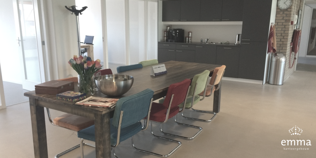 EmmaWerkt's tweet photo. Maak gebruik van onze #vergaderruimte, ruime #werkplekken en een #loungehoek waar je kunt genieten van een kop koffie https://t.co/EPtcGthTOe