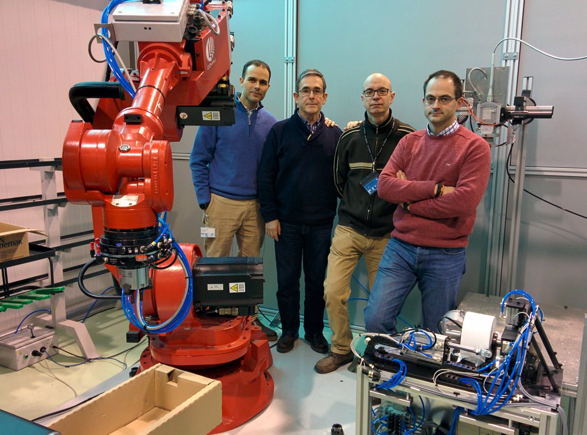 RIFPeccioli's tweet photo. Here the experimenters of #DEBUR project of @echordplusplus with their reviewers during the Final Review Onsite! Good luck https://t.co/A7JsJq89to