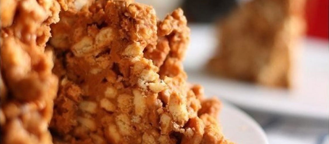 Vārītā iebiezinātā piena #kūka SKUDRU PŪZNIS - ātra, vienkārša un garšīga #recepte! receptes.eu/recipe/skudru-… #receptes