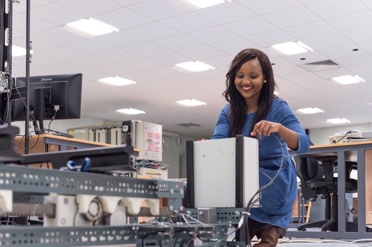 DrKaitu's tweet photo. #IAmAnEngineer photoshoot with my PhD lab demonstrator👷🏾♀️#NotJustForBoys #9PercentIsNotEnough #BlackFemaleEngineer https://t.co/n0lsdcBSOS