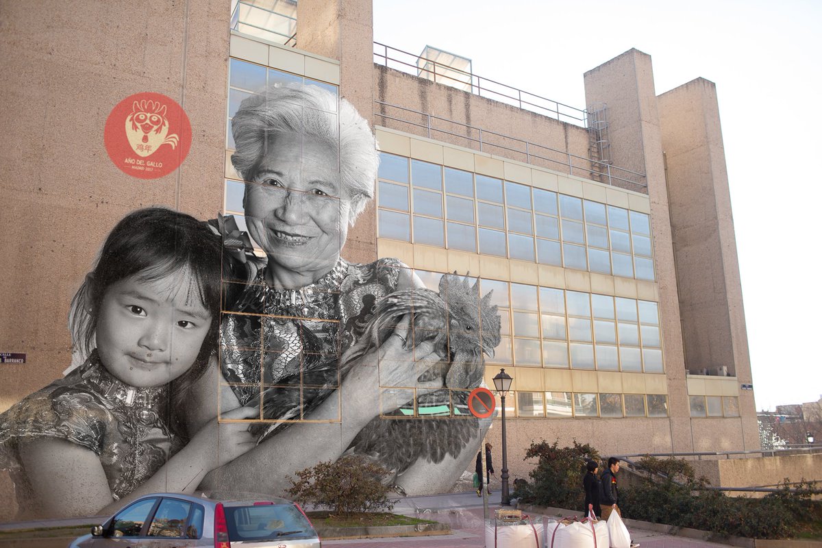 Retratos en formato gigante de los vecinos vestirán los edificios de #Usera en la llegada del #AñoNuevoChino bit.ly/2kmXJhD