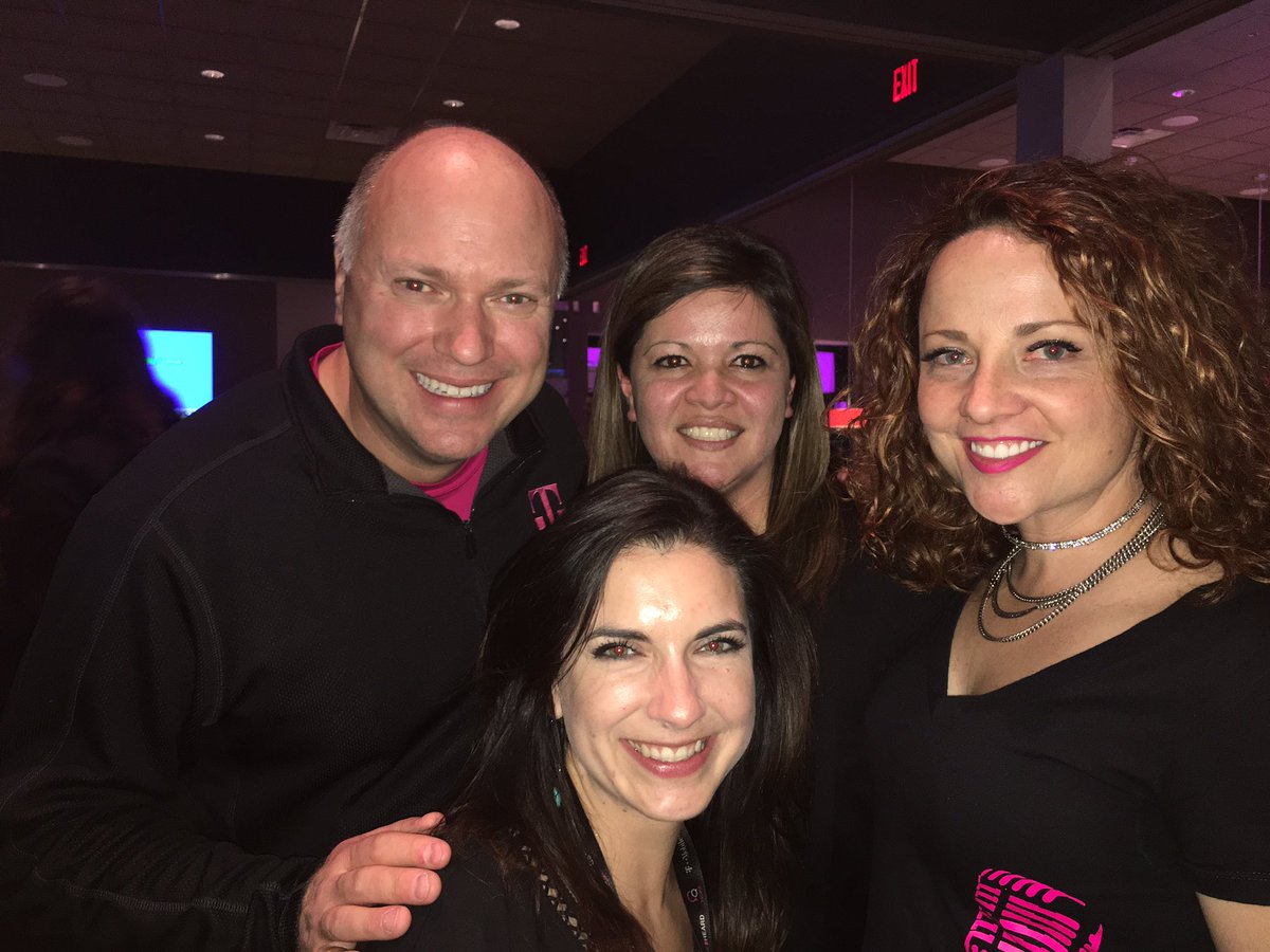 Ev_Roj's tweet photo. Some of my favorite people @JonFreier @CallieField @Laceyperryman #TVoiceSummit #fun #kareoketalent https://t.co/7pkbIXGO6a