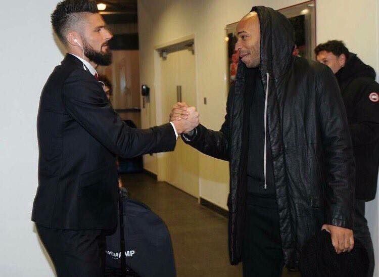 FootballFunnnys's tweet photo. Arsenal's greatest ever striker meets Thierry Henry. https://t.co/P4hi6Mv6c5