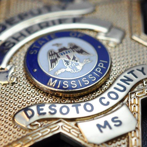WideBlueLine's tweet photo. DeSoto County, Ms. String of robberies ends. 2 Deputies shot, suspect killed https://t.co/IvLU3Poh8o https://t.co/rjf4g7e6P1