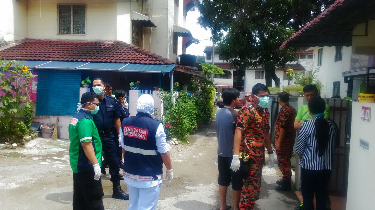 Uzivatel Bomba Dan Penyelamat Malaysia Na Twitteru 26 1 2017 Bantuan Memecahkan Pintu Sebuah Rumah Di Jalan Rejang 12 Taman Setapak Jaya Kl12 34 Tghri 1l 65thn Tlh Didpti Maut Bomba Https T Co Ewc7pri0so