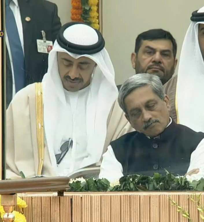Aneela_7's tweet photo. It's #RepublicDay for d Nation🇮🇳
But it's bed-time for the Defence Minister @manoharparrikar 🙄😜
r u watching👉 @ZeeNews @abpnewstv @TimesNow https://t.co/4vyMeh945f