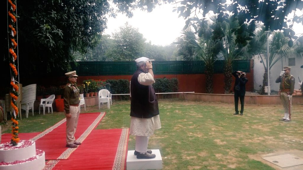 manojsinha_'s tweet photo. गणतंत्र दिवस के अवसर पर अपने दिल्ली स्थित आवास पर ध्वजारोहण किया। #RepublicDay https://t.co/xBJA5pyjyW